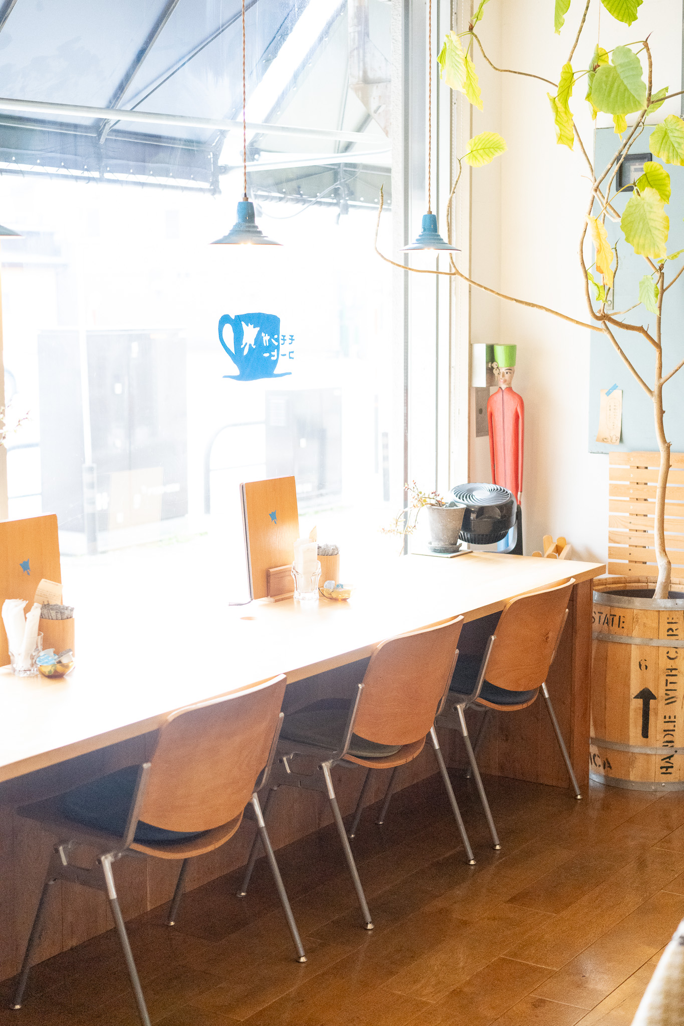 モモンガコーヒーの窓辺カウンター